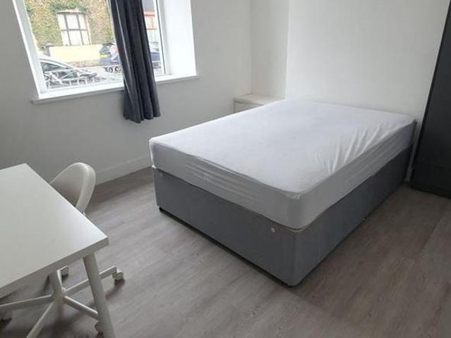 5 bedroom terraced house to rent
