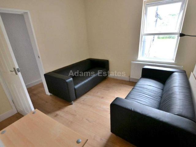 5 bedroom terraced house to rent