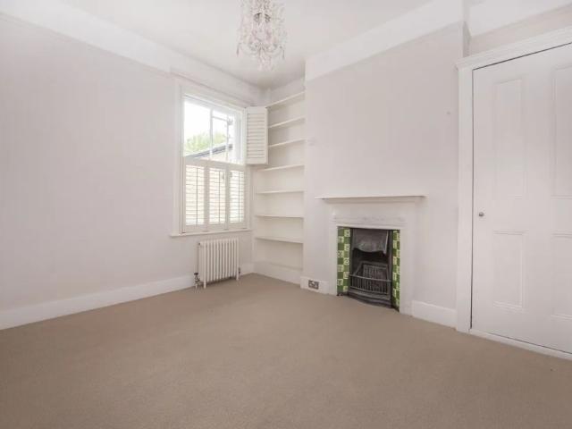 5 bedroom terraced house to rent