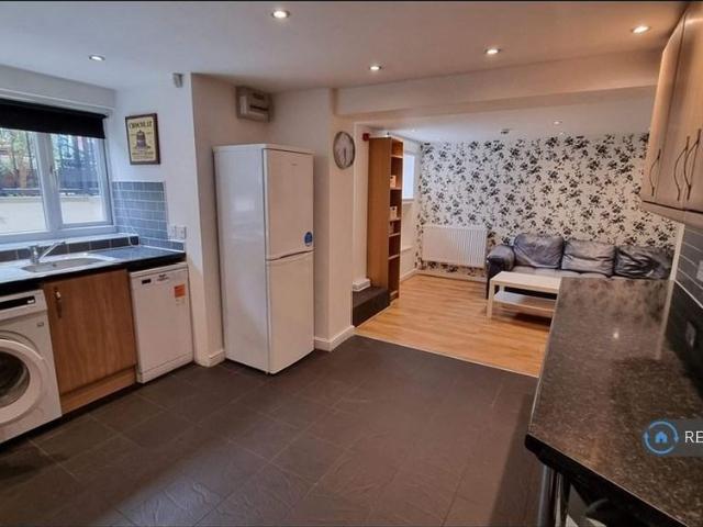 5 bedroom terraced house to rent