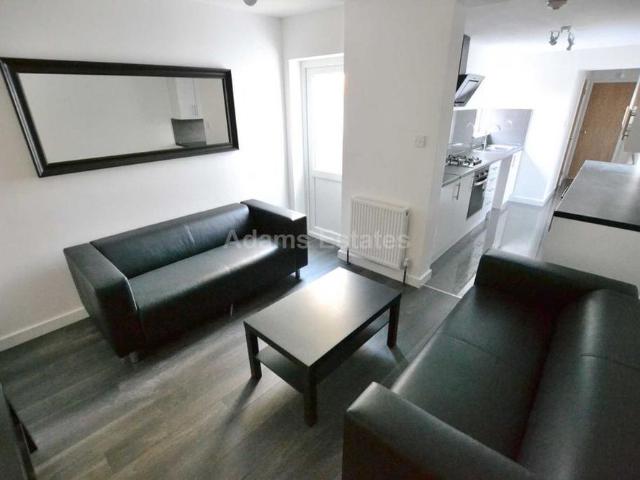 5 bedroom terraced house to rent