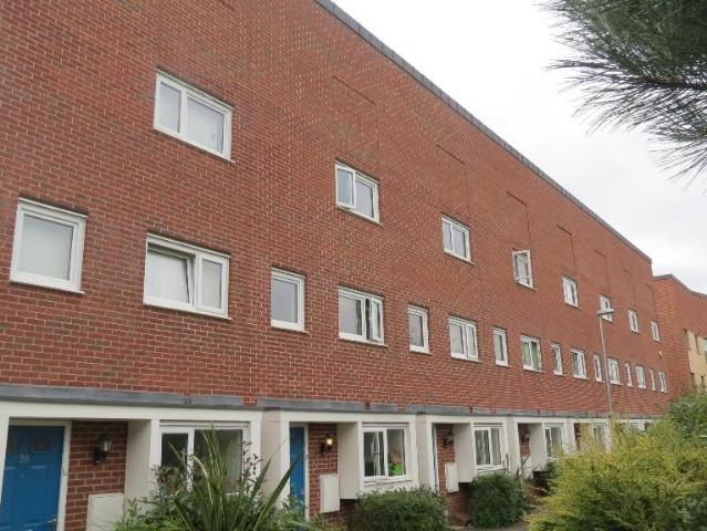 5 bedroom terraced house to rent