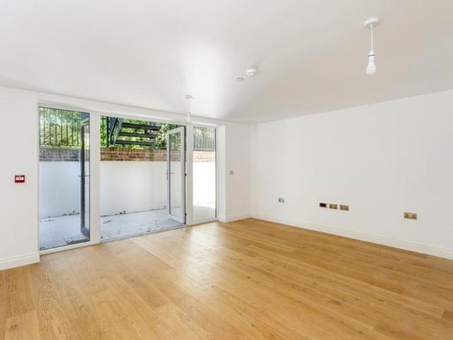 5 bedroom terraced house to rent