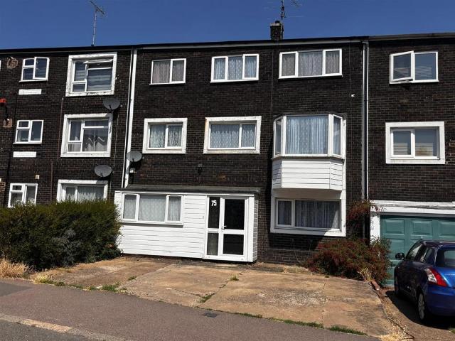 5 bedroom terraced house to rent