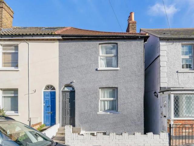 5 bedroom terraced house to rent