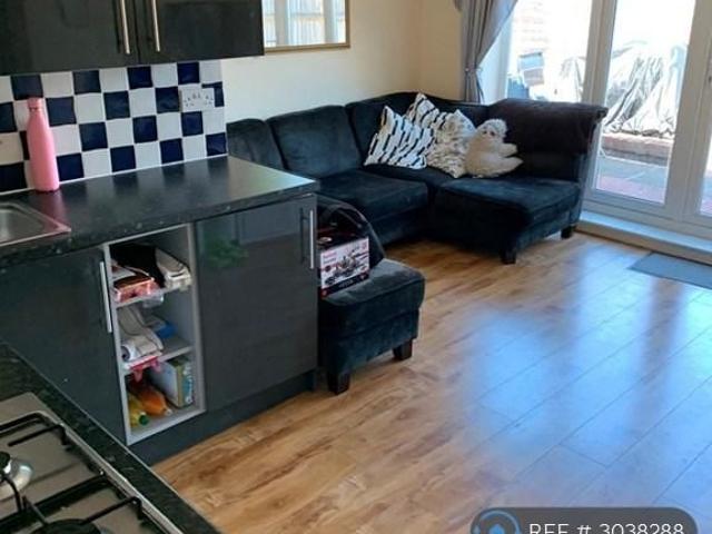 5 bedroom terraced house to rent