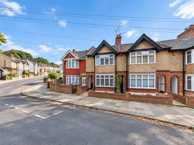 5 bedroom terraced house to rent