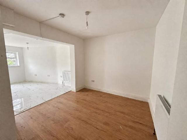 5 bedroom terraced house to rent