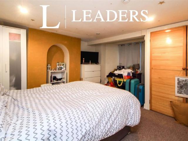 5 bedroom terraced house to rent