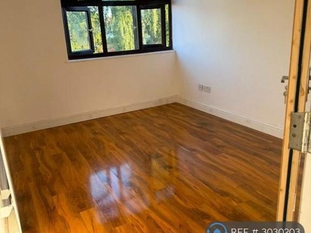 5 bedroom terraced house to rent