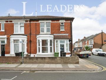5 bedroom terraced house to rent