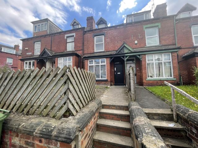 5 bedroom terraced house to rent