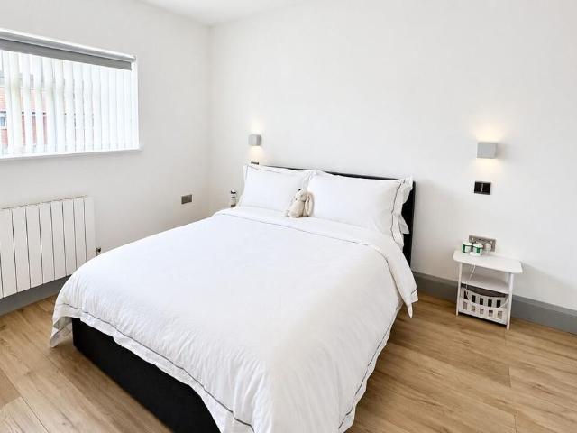 5 bedroom terraced house to rent