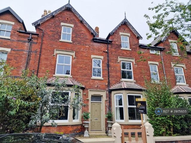 5 bedroom terraced house to rent