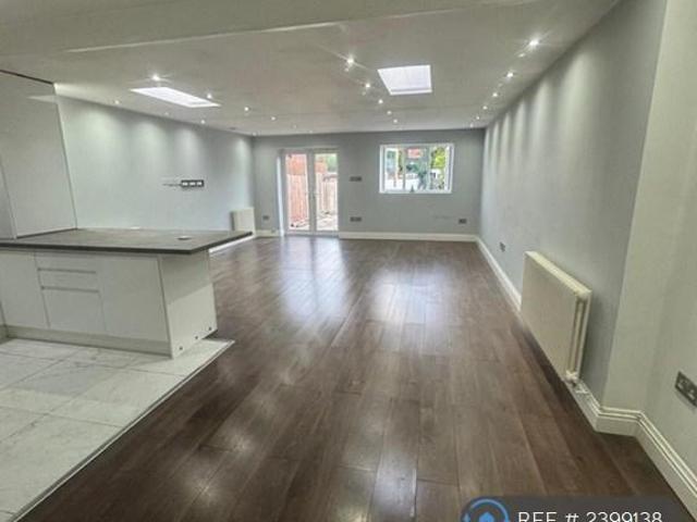 5 bedroom terraced house to rent