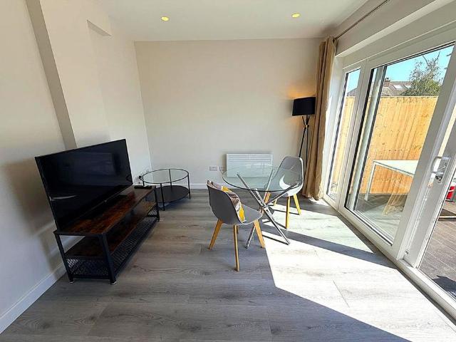 5 bedroom terraced house to rent