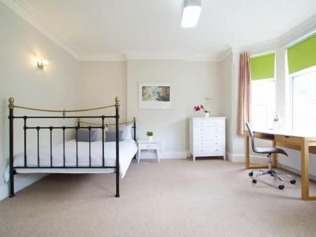 5 bedroom terraced house to rent