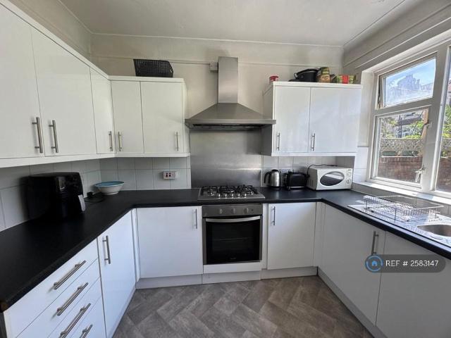 4 bedroom terraced house to rent