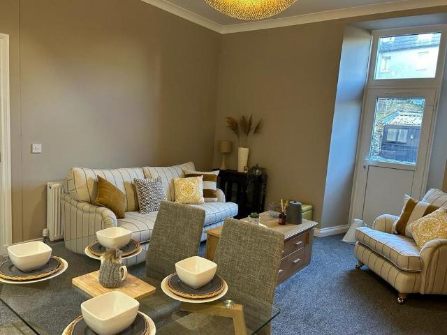 5 bedroom terraced house to rent