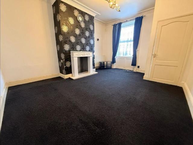 5 bedroom terraced house to rent