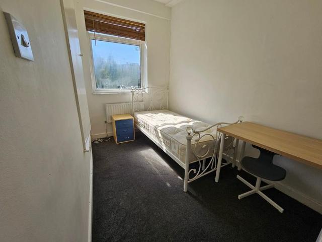 5 bedroom terraced house to rent