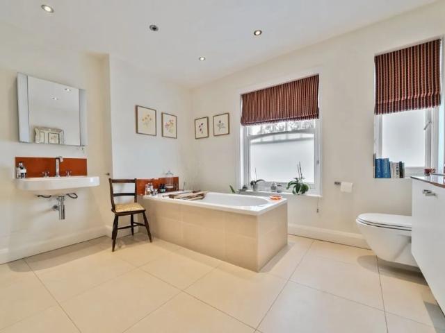 5 bedroom terraced house to rent