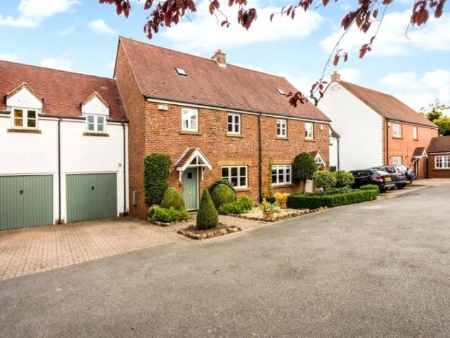 5 bedroom terraced house to rent