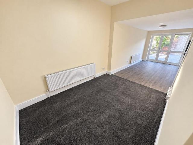 5 bedroom terraced house to rent