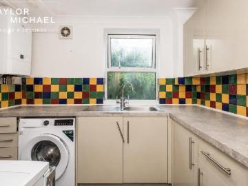 5 bedroom terraced house to rent