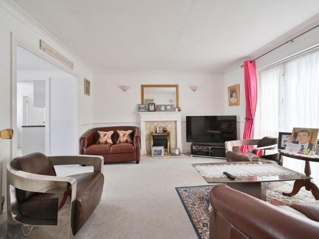 5 bedroom terraced house to rent