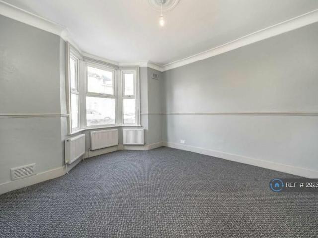 5 bedroom terraced house to rent