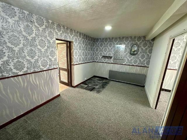 5 bedroom terraced house to rent