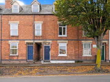 5 bedroom terraced house to rent