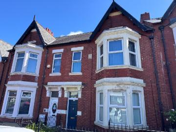 5 bedroom terraced house to rent
