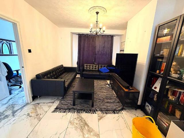 5 bedroom terraced house to rent