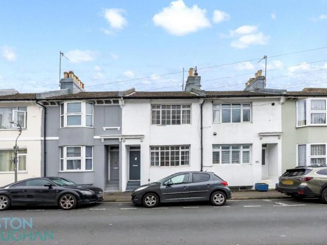 5 bedroom terraced house to rent