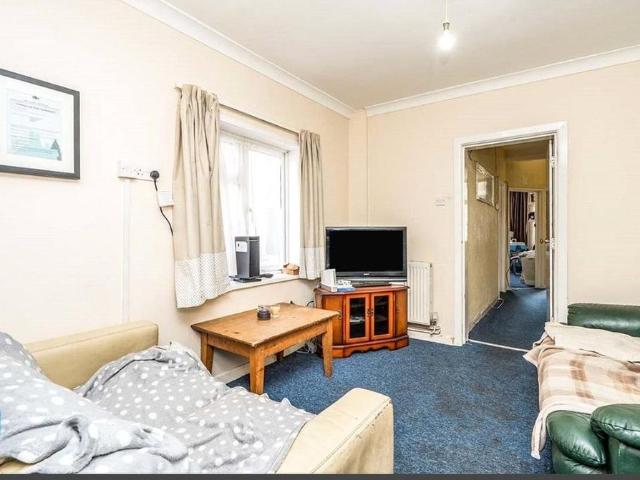 5 bedroom terraced house to rent
