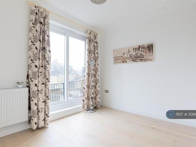 5 bedroom terraced house to rent