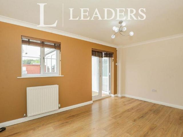 5 bedroom terraced house to rent