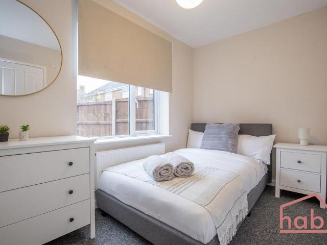 5 bedroom terraced house to rent