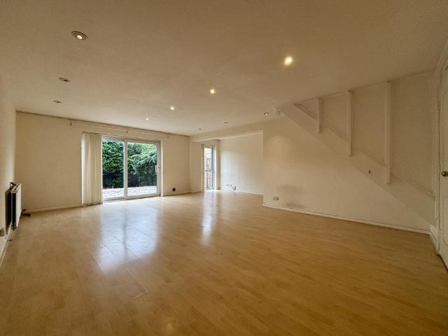 5 bedroom terraced house to rent