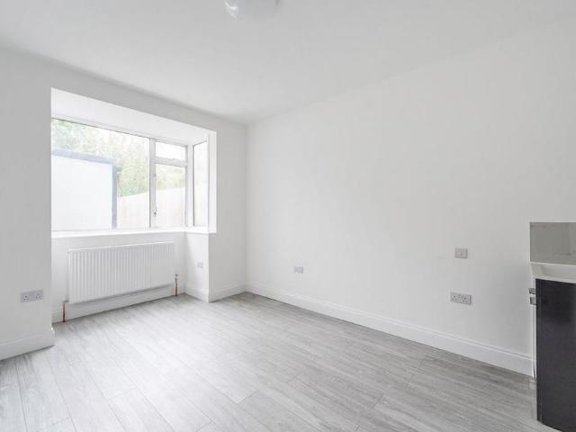 5 bedroom terraced house to rent