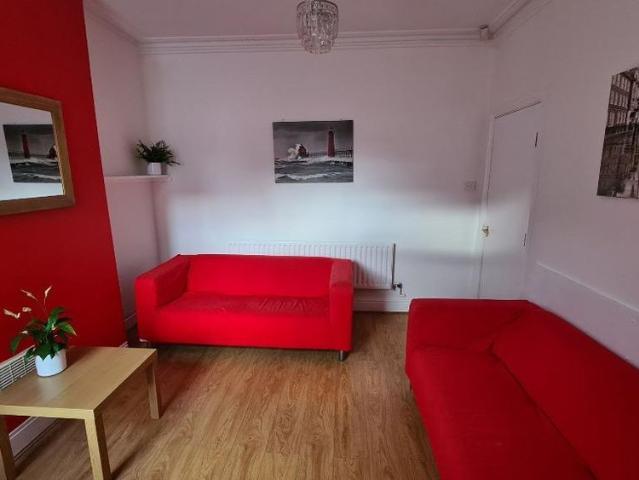 5 bedroom terraced house to rent