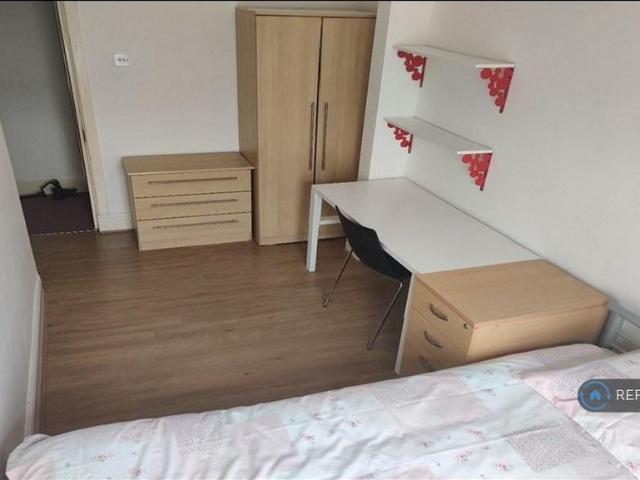 5 bedroom terraced house to rent