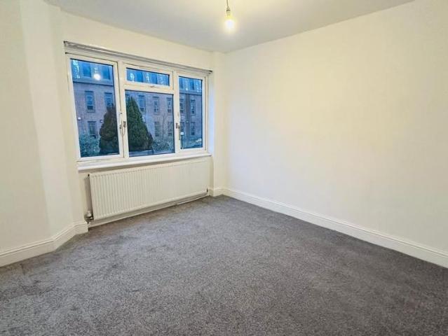 5 bedroom terraced house to rent