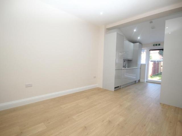 5 bedroom terraced house to rent