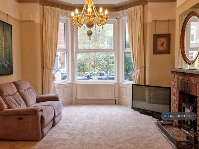 5 bedroom terraced house to rent