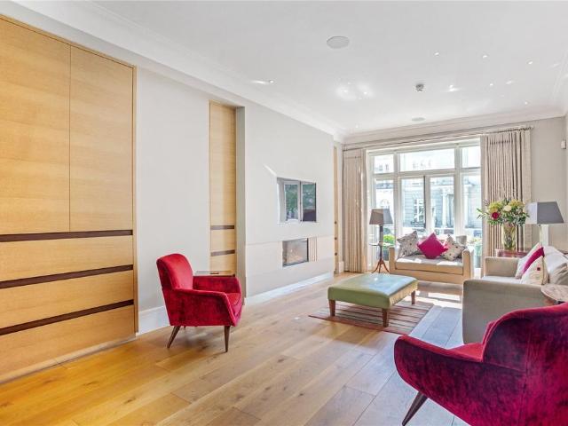 5 bedroom terraced house to rent