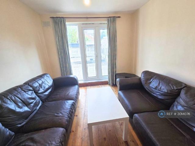 5 bedroom terraced house to rent