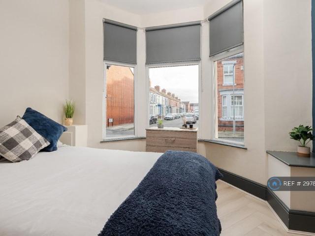 5 bedroom terraced house to rent